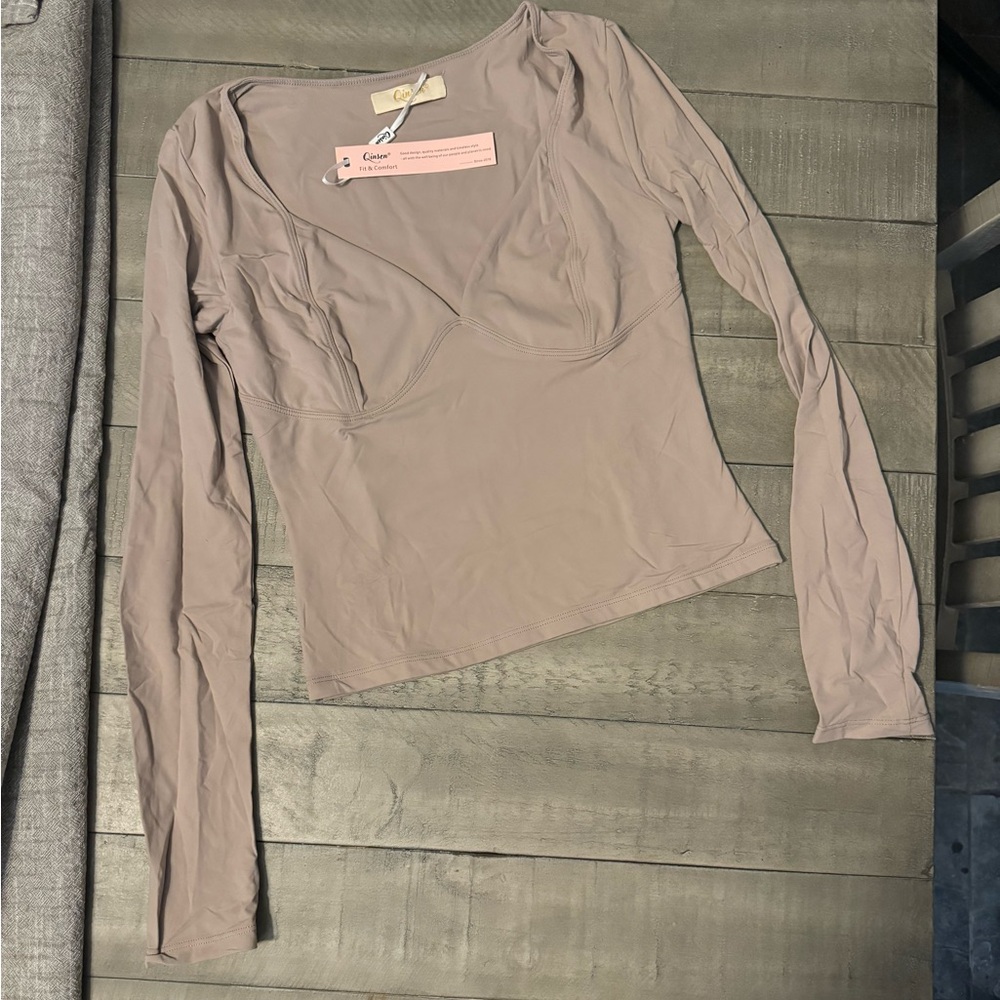 QINSEN Long Sleeve V Neck Double Lined Crop Top Seamed Cup, Taupe, Size Medium